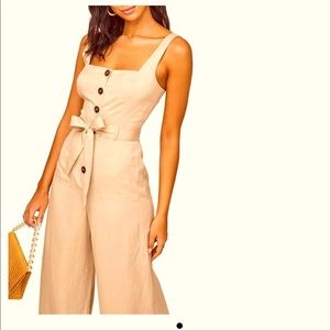 Super cute wide leg jumpsuit by ASTR the Label. Women’s size Medium.